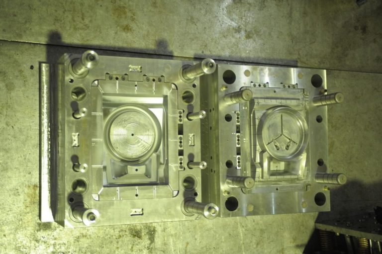 What is Precision Molding? A Complete Guide